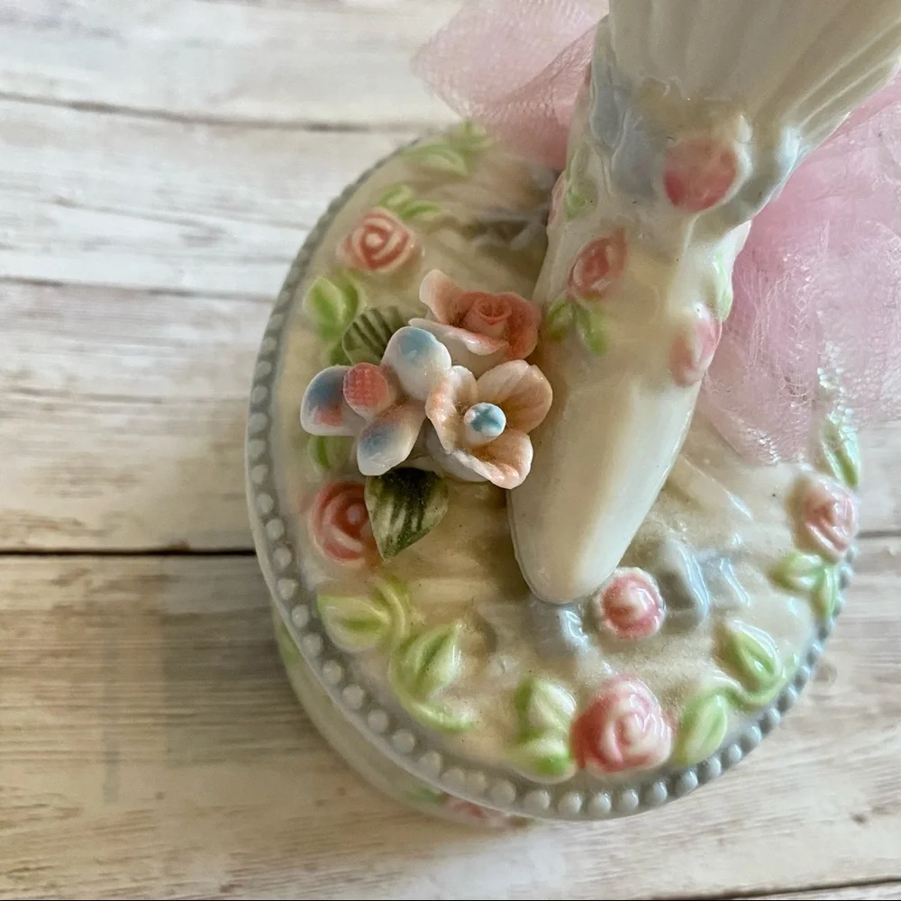 BRIDAL JEWELRY BOX WITH BRIDAL PRINCESS BOOT FLOWERS AND RIBBON